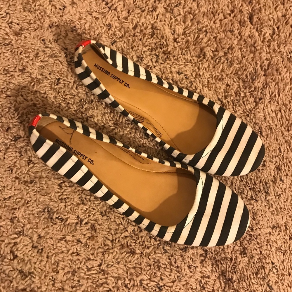 Mossimo supply co flats